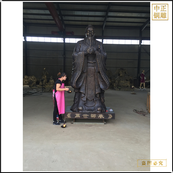1.學?？鬃咏虒W雕塑.jpg
